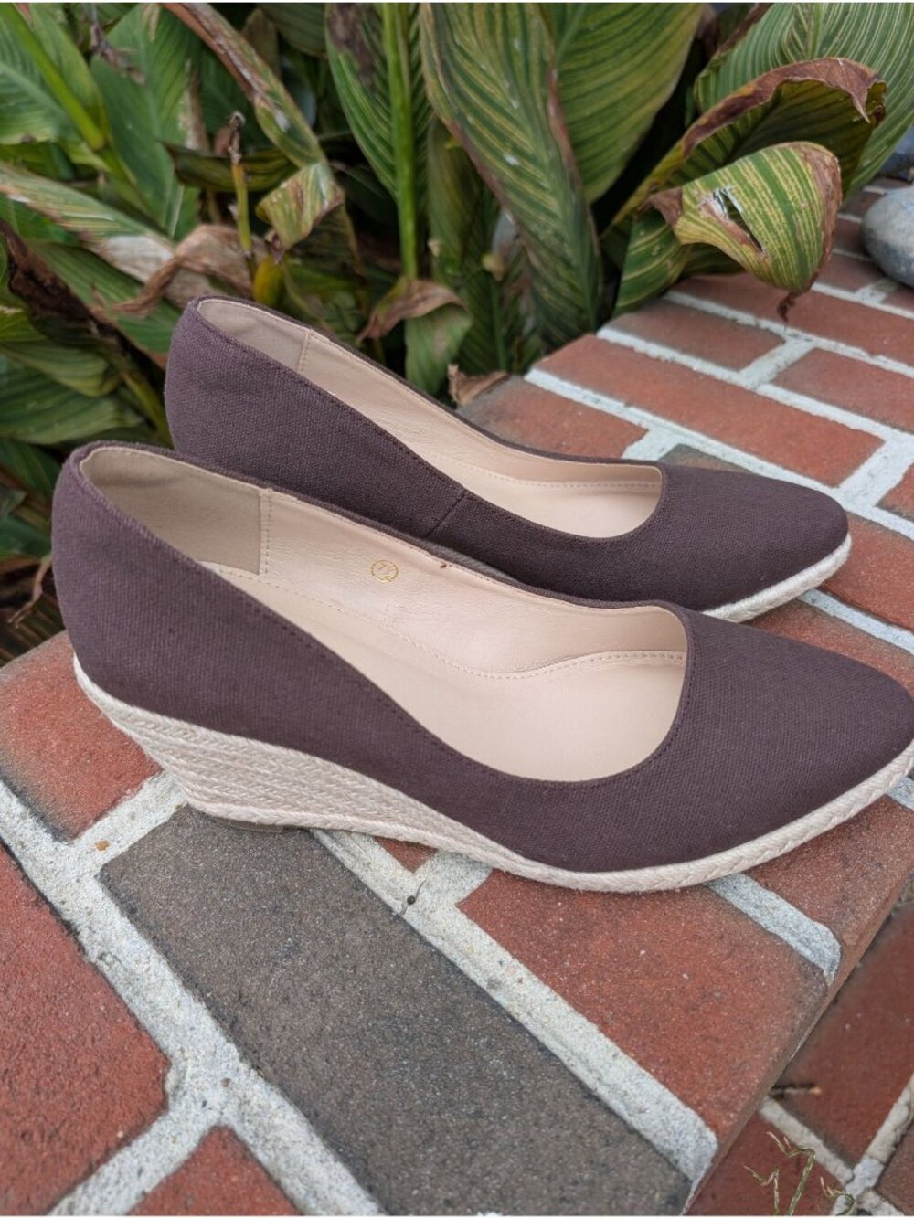Brown Closed-toe Canvas Espadrille Wedge Pumps Woven Jute Heel Size 7.5
